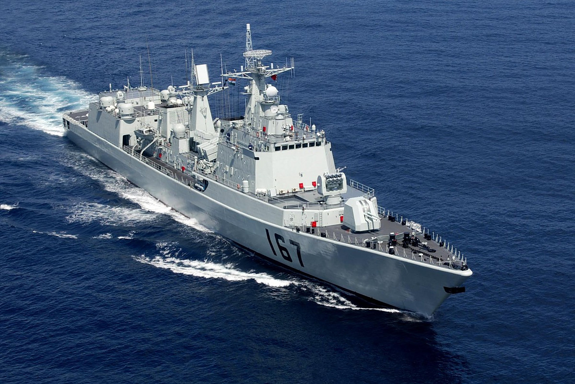 它是中国水面作战舰艇中的独生子,单舰成型,华丽的外表下却安上了511