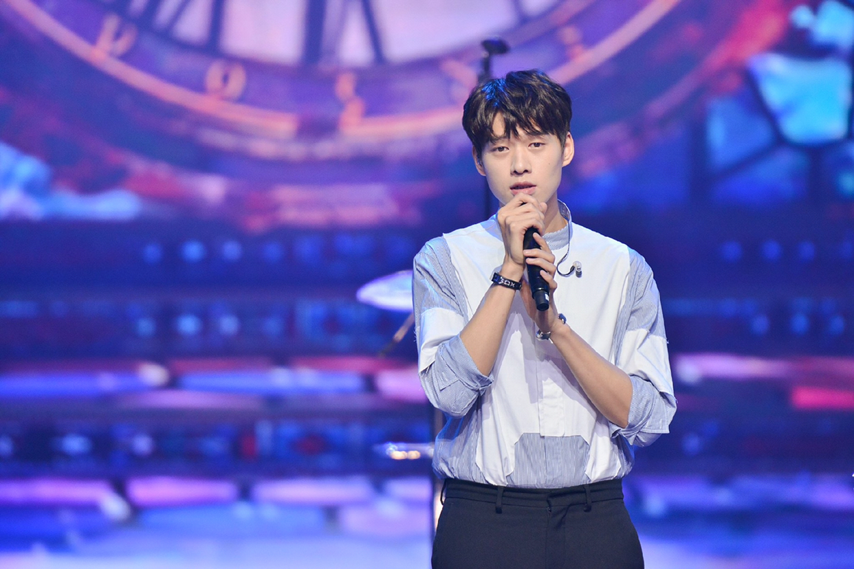 徐浩的偶像则是iu,虽然不知道到底是不是偶像,但是可以肯定的是徐浩对