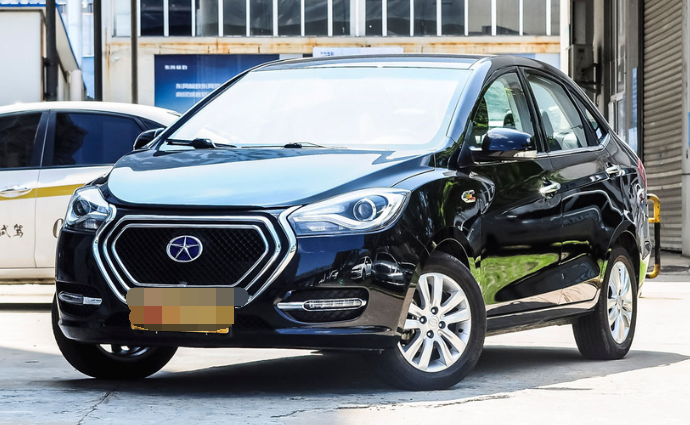 江淮iev5新能源的外观霸气十足,高颜值有气势,很受大家的欢迎