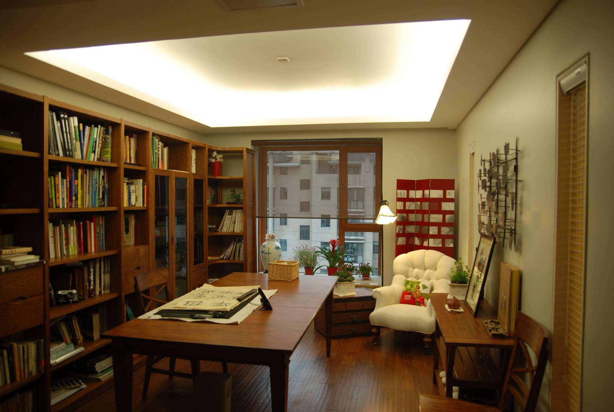 把客厅装修成书房,可以培养小孩爱看书的习惯