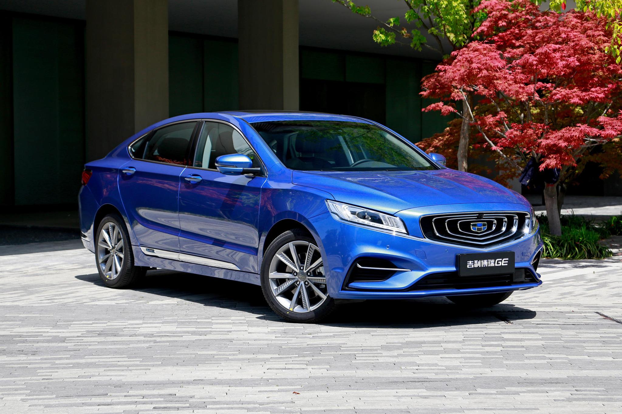 而且现在混动车型还有补贴,还是非常合适的,对于花20多万买一辆吉利车