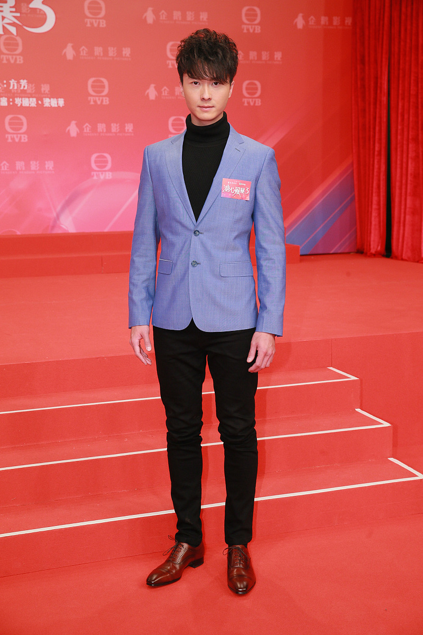 tvb的当家视帝王浩信最近曝光的近照引起了粉丝们的热议.