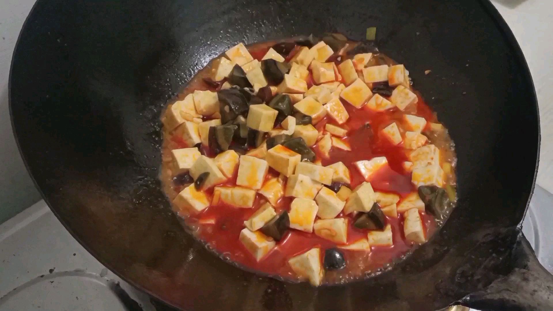 皮蛋豆腐还能炒着吃,风味独特,比凉拌的好吃