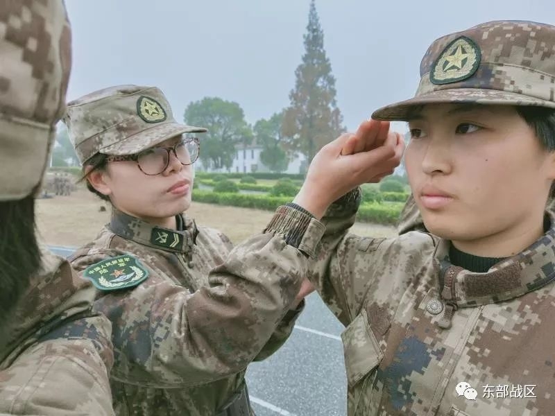 带新兵的上士女兵班长,你见过没?