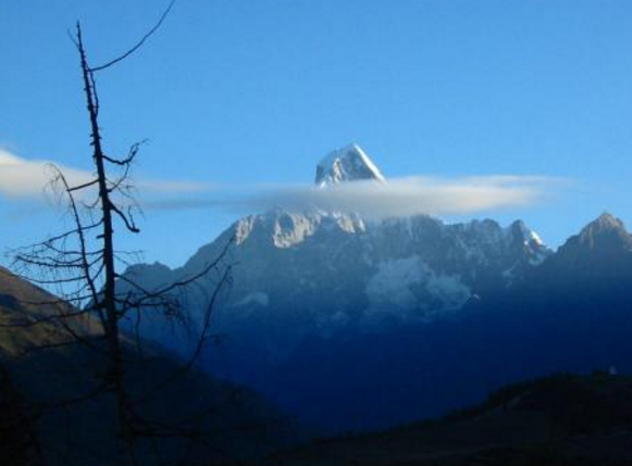 墨尔多神山,嘉绒藏族人民心中的神山