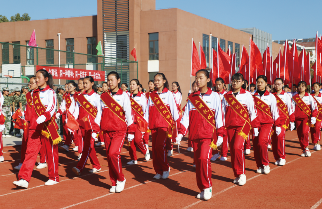 师生共谱校园文化墙,济东中学有不少多面手