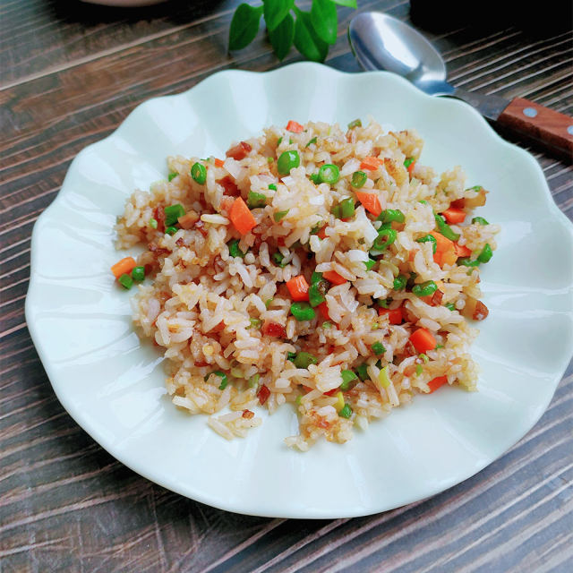 腊肉豇豆炒饭,香味扑鼻,特别好吃