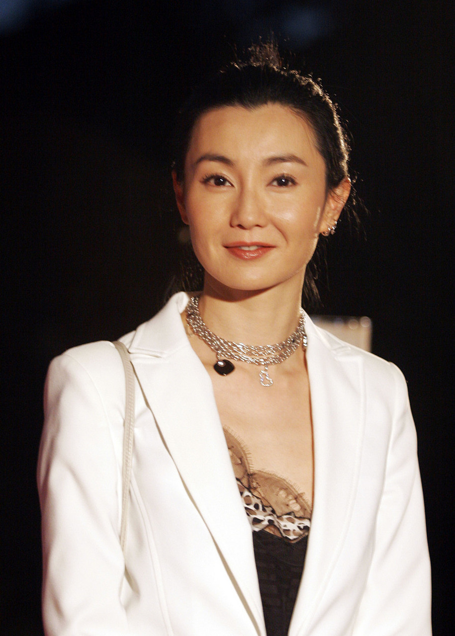 华语女明星里我觉得资质最好的就是张曼玉和王菲.