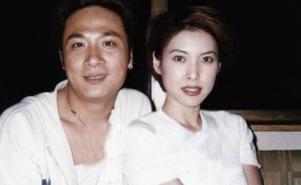 甩了何家劲,和吴镇宇相恋无果,容貌不输关之琳,却很少有人认识