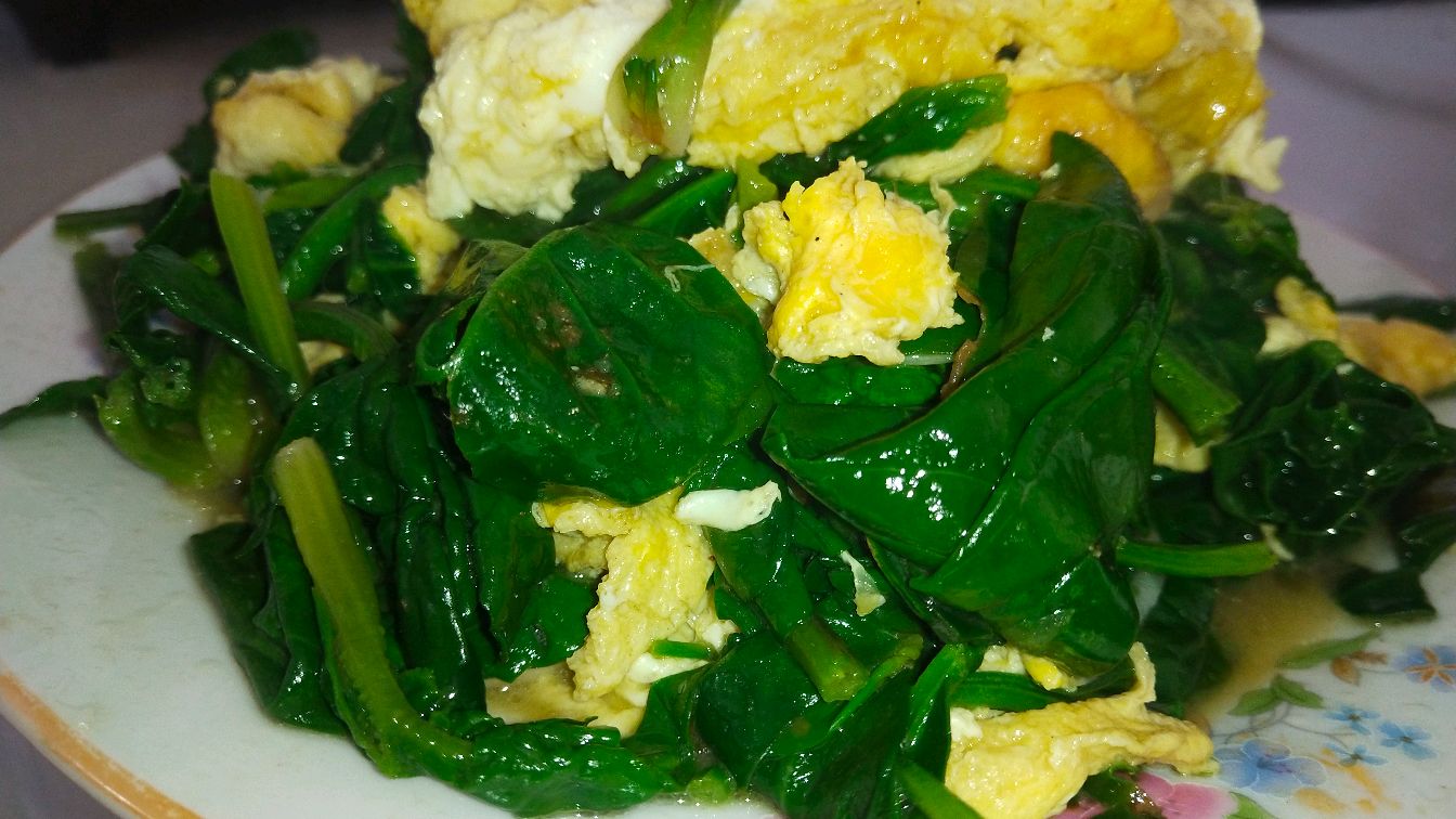 大厨分享“菠菜炒鸡蛋”正确做法,不变色,不出水,还不涩