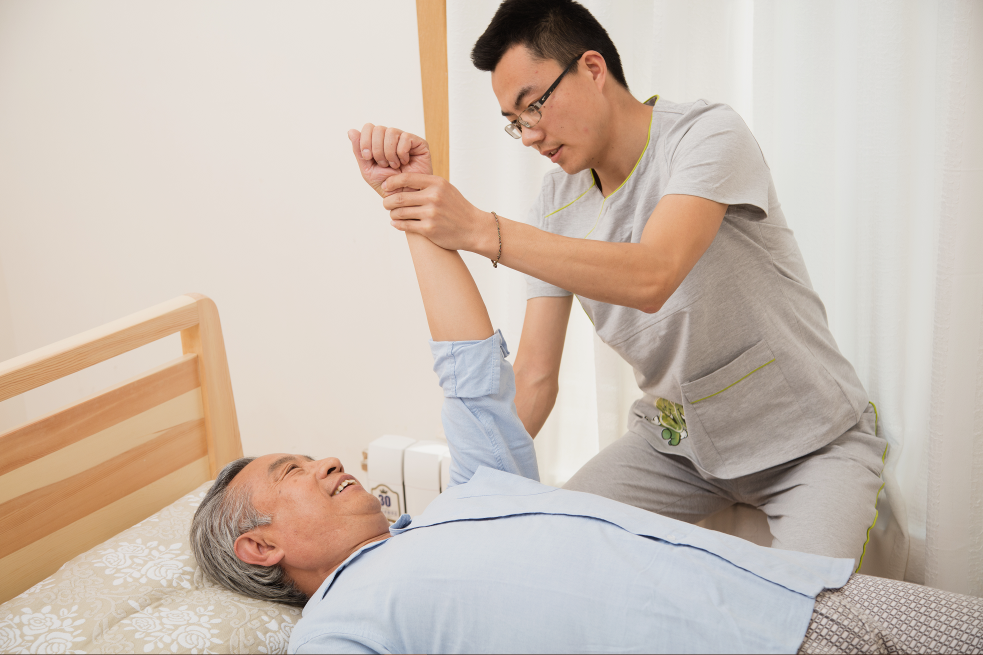 北京老人陪护保姆什么样的才合适自己?记住这些帮你找到满意的