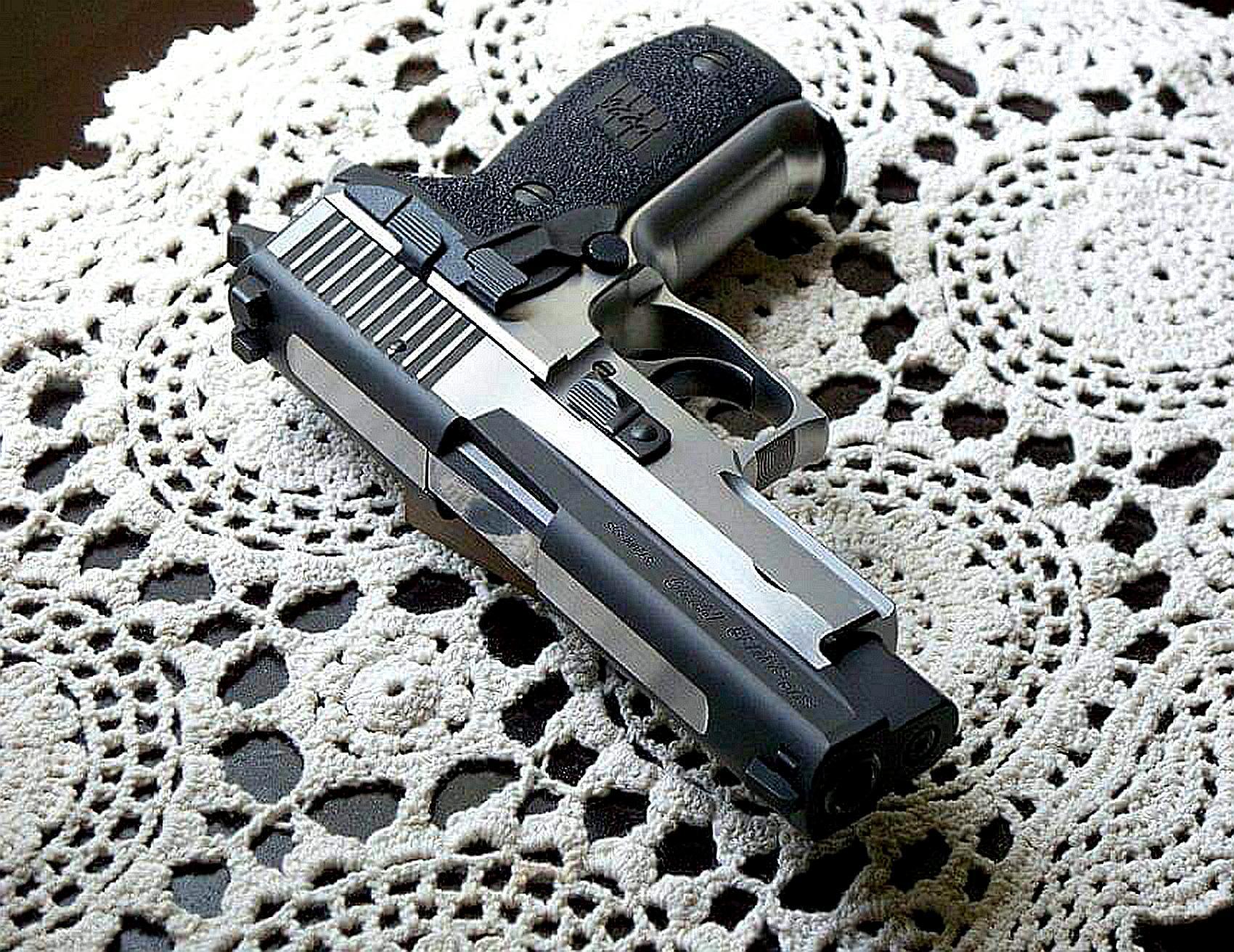 格洛克17gen1 & 格洛克17gen5 转载自百家号作者:大刘说历史