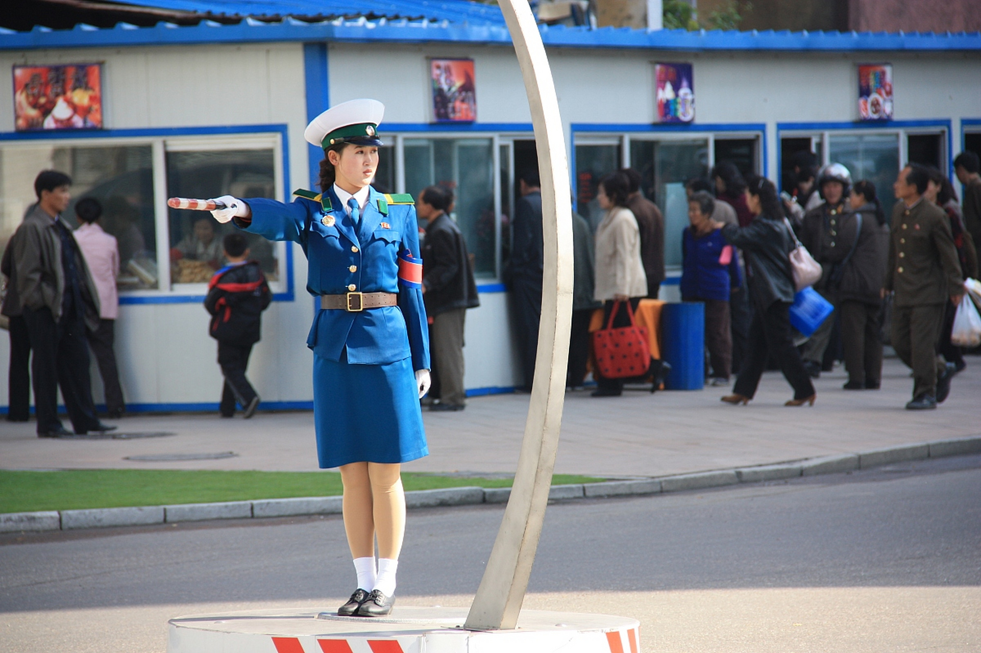 朝鲜美女 交警图片