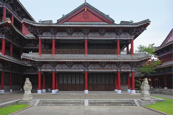 袁盎领着一帮人来到长乐宫,求见窦太后