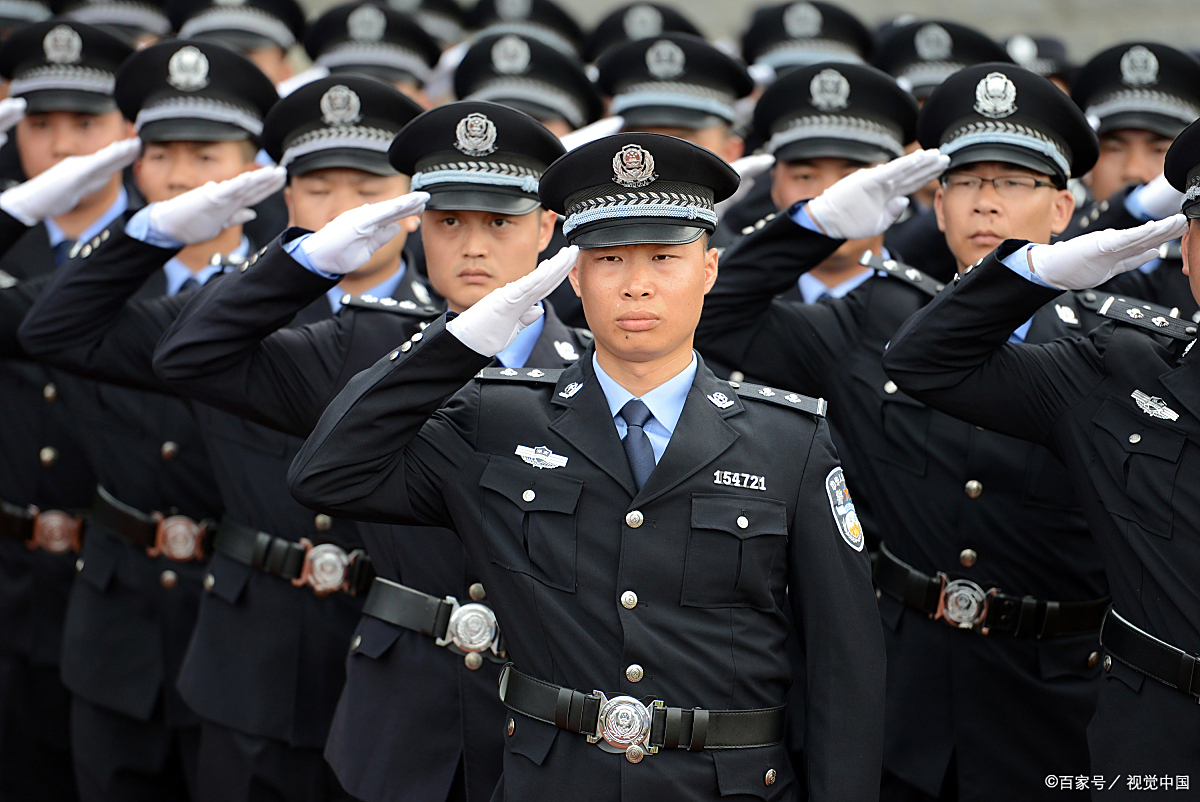 人民警察是好多人向往的职业,但能够真正梦想成真的却寥寥无几.
