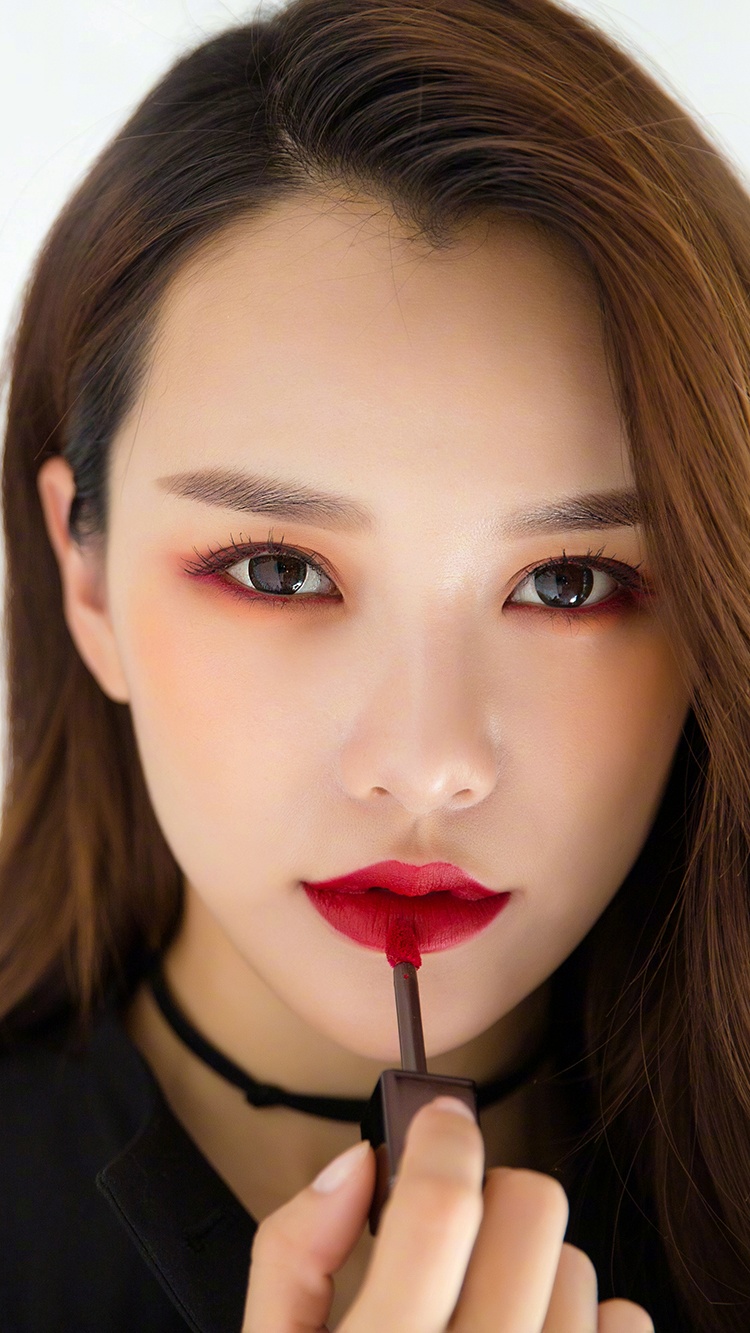 精美手机壁纸:烈焰红唇最是勾人心魄