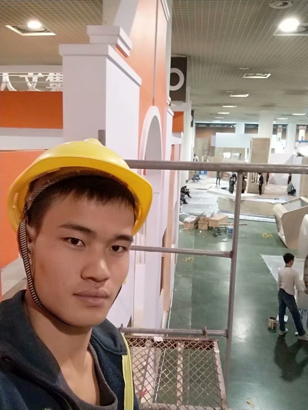 装修之类的,都没怎么接活了,目前所有总投资30w左右,就我自己一个