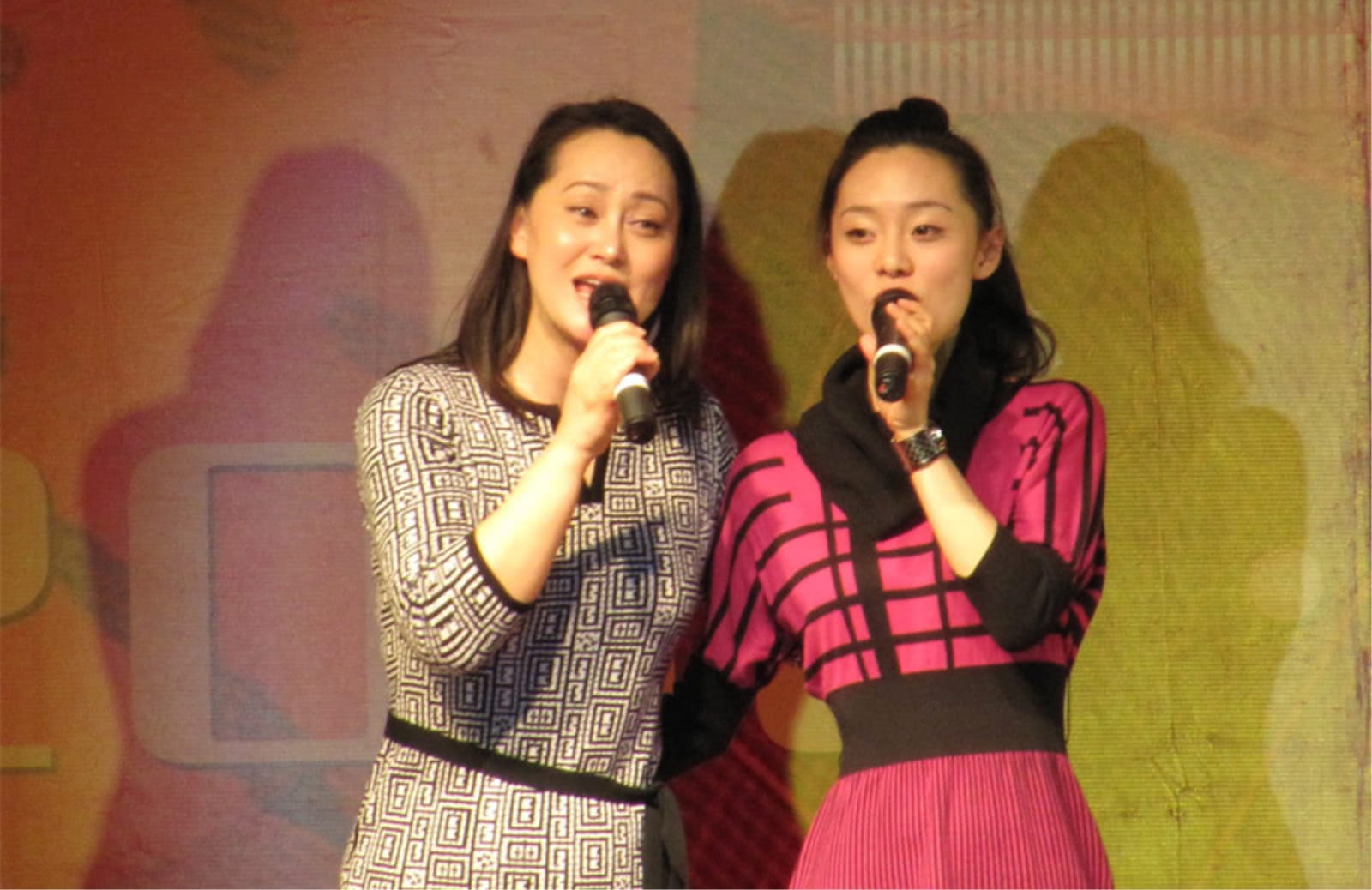 嫁给大20多岁的丈夫,在他病重时离婚,如今56岁早已沦为路人
