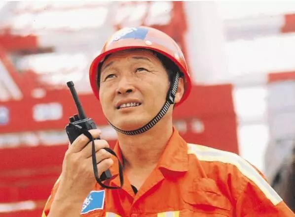 「改革开放40年」改革先锋许振超:时代催着我学,催着我进步