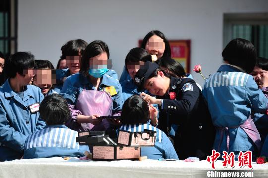 四川省女子监狱举办"美丽女人diy"系列活动