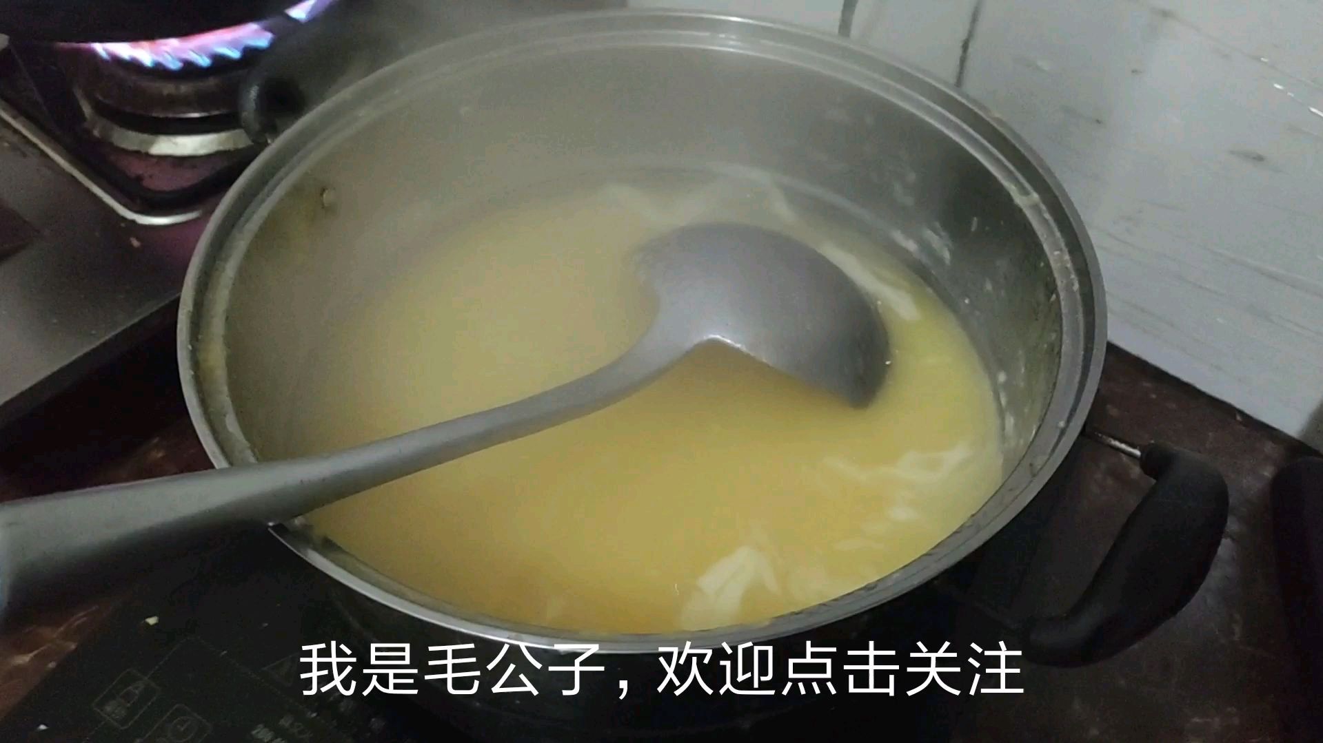 早餐不知道吃什么?毛公子喝一碗味道浓的小米粥,配上咸菜真美味
