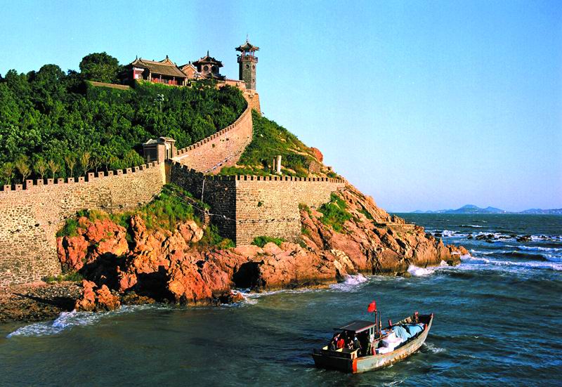 蓬莱是山东历史文化名城.有历代名胜古迹100余处.