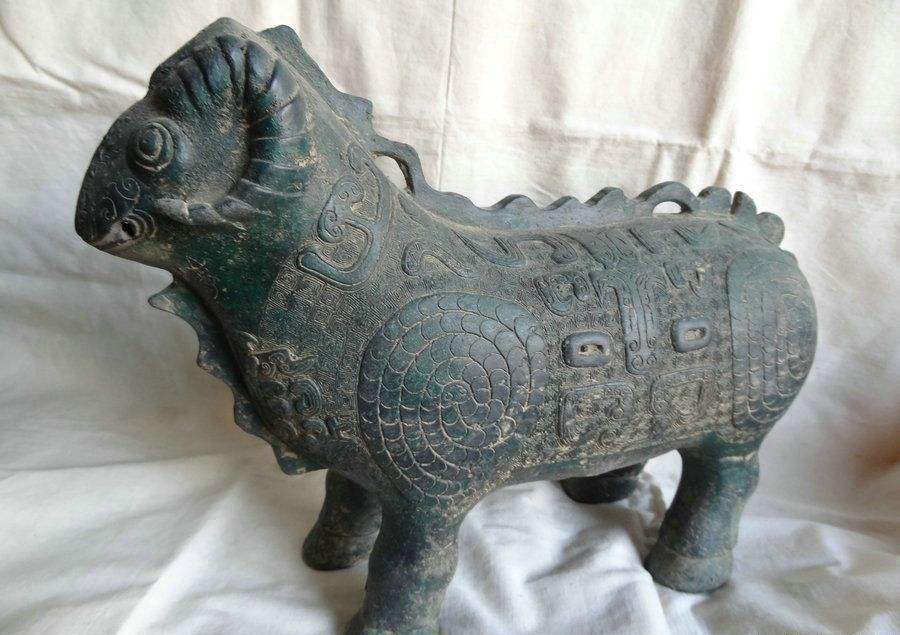 大爷为收藏倾家荡产,花5000万买青铜羊,专家:你先站稳了