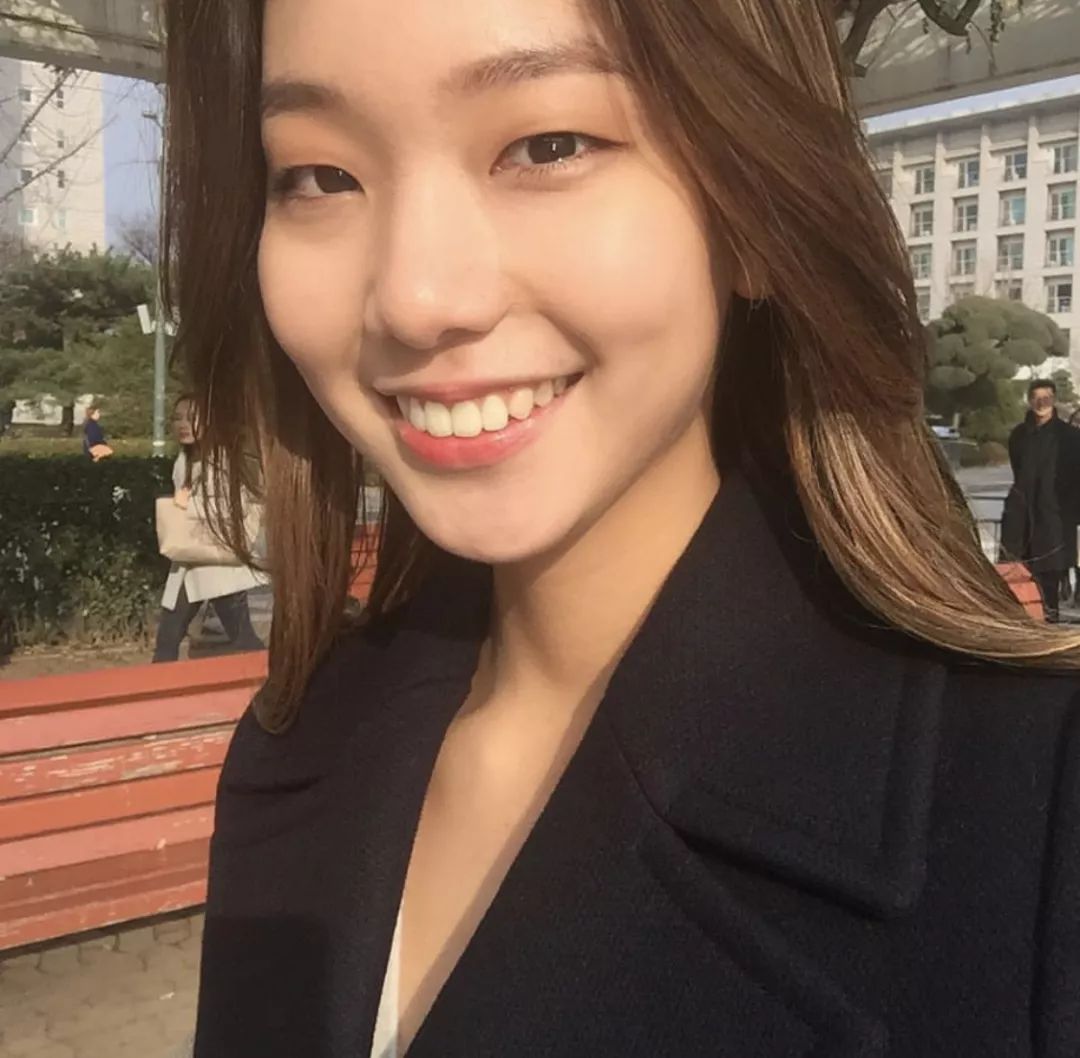 0?她是高级脸的大势模特「李皓京」!