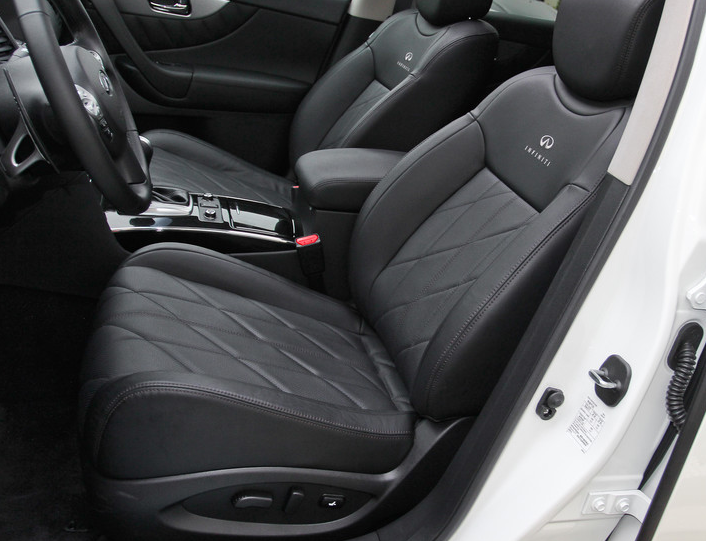 开起来耐看的英菲尼迪qx70,阳刚中又有流线的柔美,现代感十足