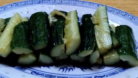 凉拌黄瓜最简单的制作方法!这样做出来的黄瓜,非常好吃!