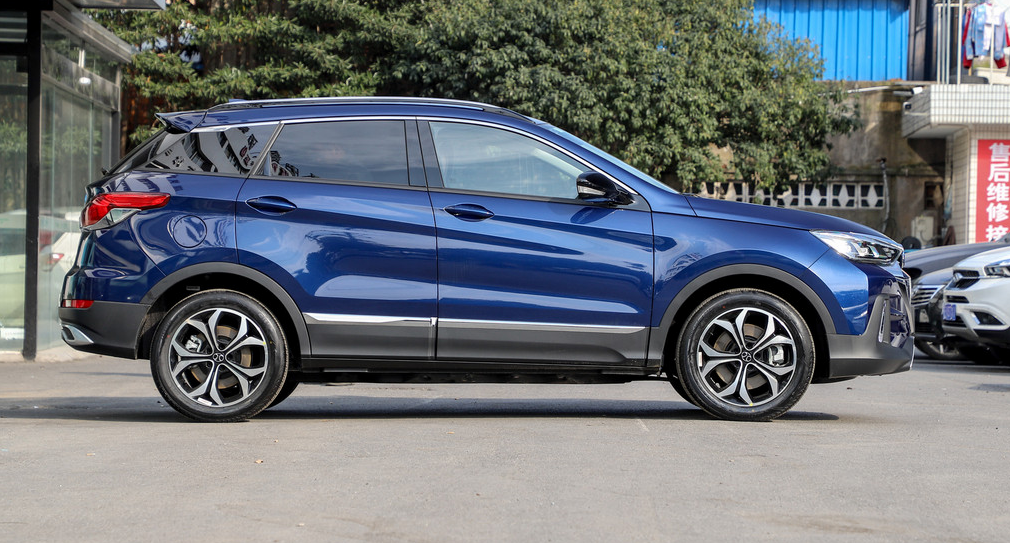 新高尚精致主义,北汽新能源ex5亮相,给汽车时尚界长脸了