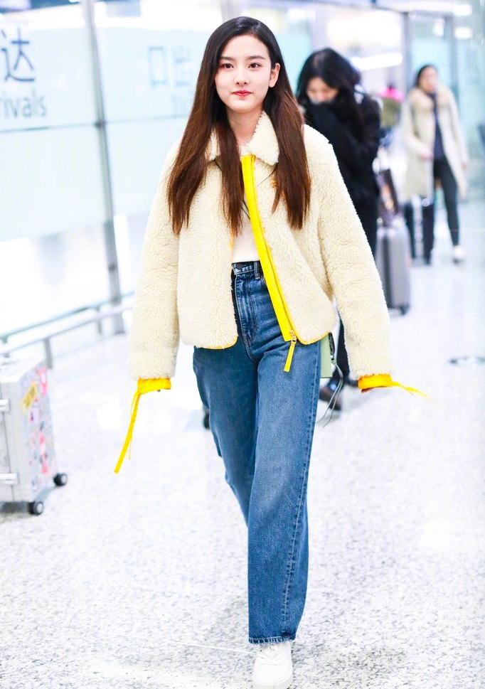 宋祖儿这一袭私服保暖又俏皮,少女感都要