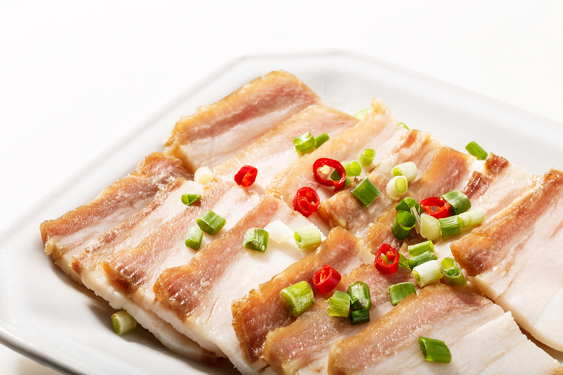 川菜经典菜品三蒸九扣八大碗,以丰富口感和独特制作工艺著称.
