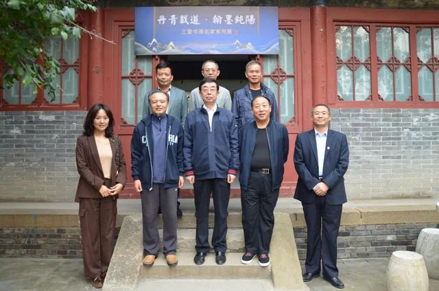 山西省政协副主席李武章率领工商界一行参观纯阳宫书画展