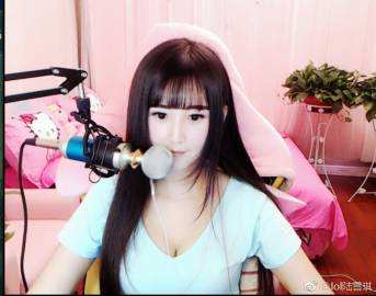 lol:陆雪琪输游戏接受惩罚,换泳装亮相的瞬间,网友:有点东西