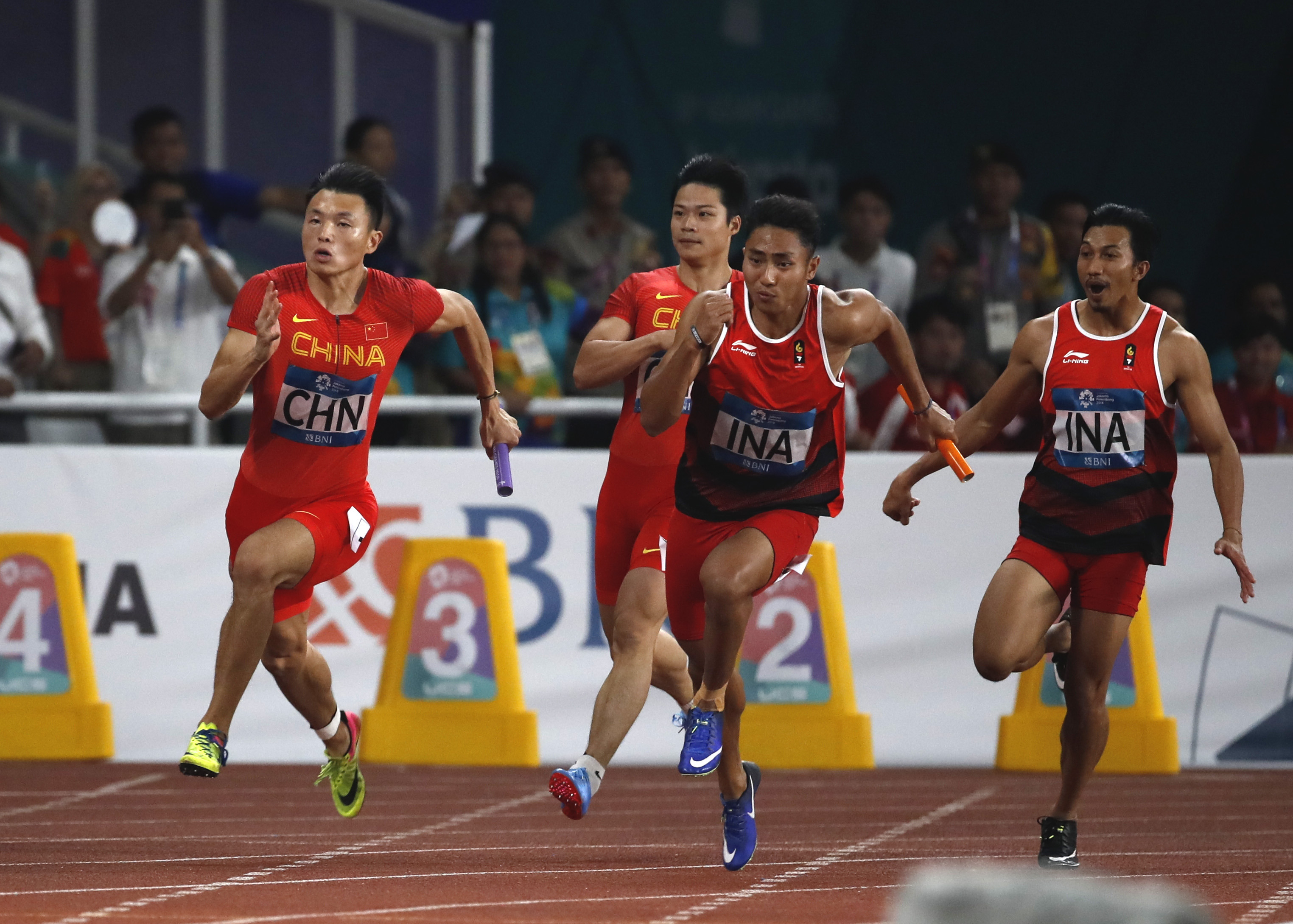 田径——男子4x100米接力决赛赛况(16)