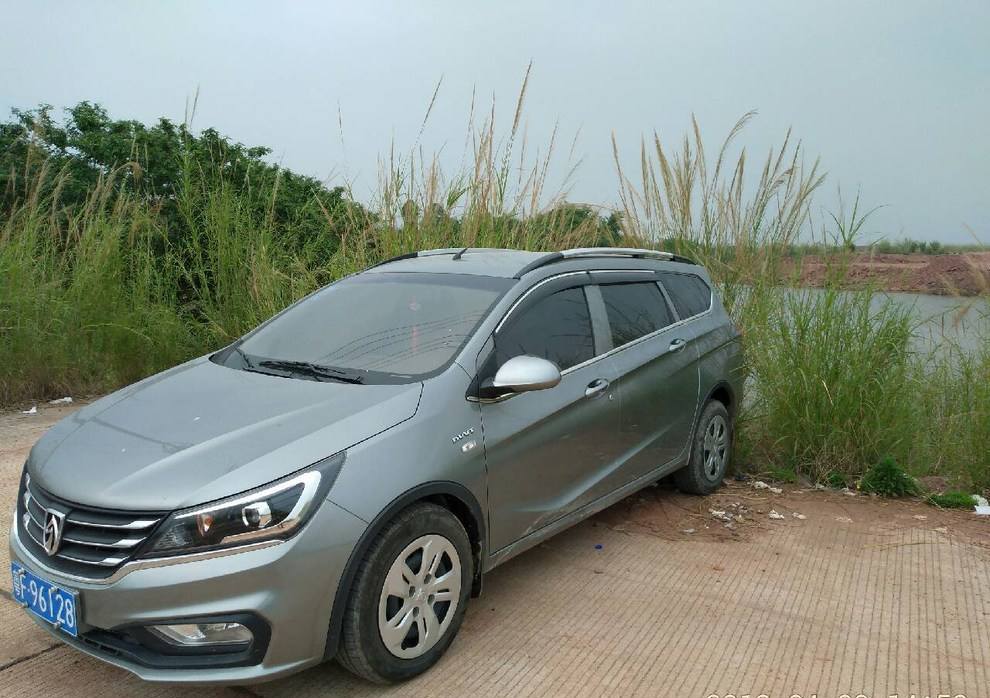 最便宜的国产两厢车,外观空间和动力都让人满意,顶配也才六万元