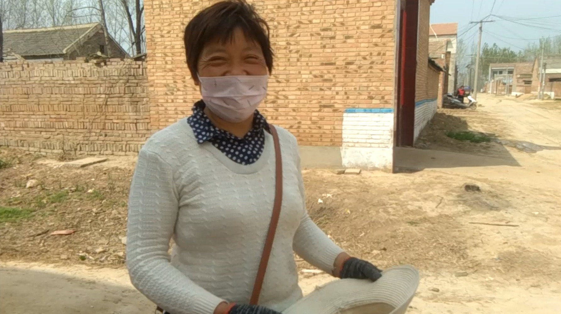 农村批发卫生纸卖,赚钱吗?农村大婶告诉你真实利润,你信吗?