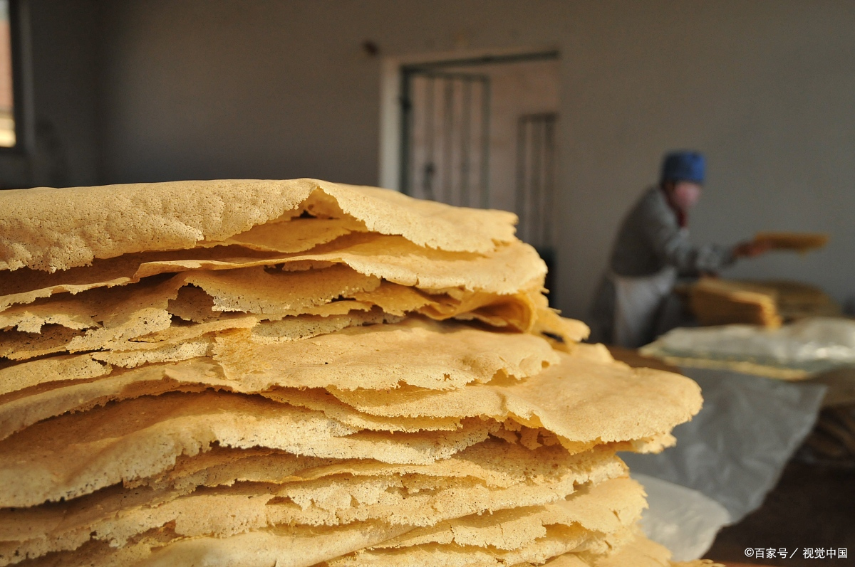 寻味主理人# 沂蒙山煎饼是山东省沂蒙山区的一种传统美食,具有悠镜哪