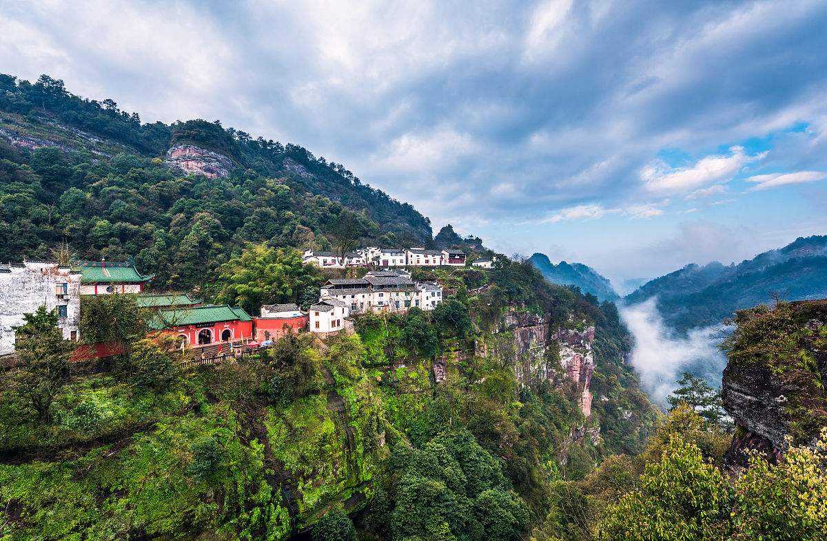 在安徽,除了去黄山旅游之外,其实还有几处景点景色也很优美