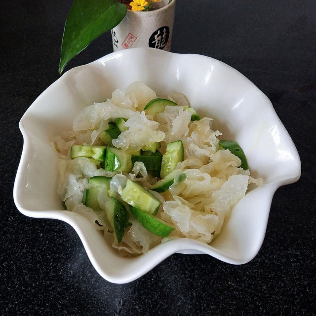 银耳拌黄瓜,补脾开胃,清爽解腻,炎夏必备的快手凉菜