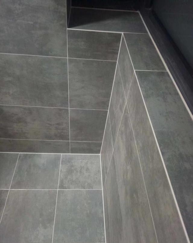 今年流行的灰色瓷砖,美缝对比色配色实景效果