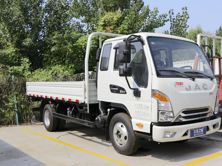 根据驾驶室尺寸不同,江淮康铃j系列轻卡分为j6(宽体),j5(中体),j3