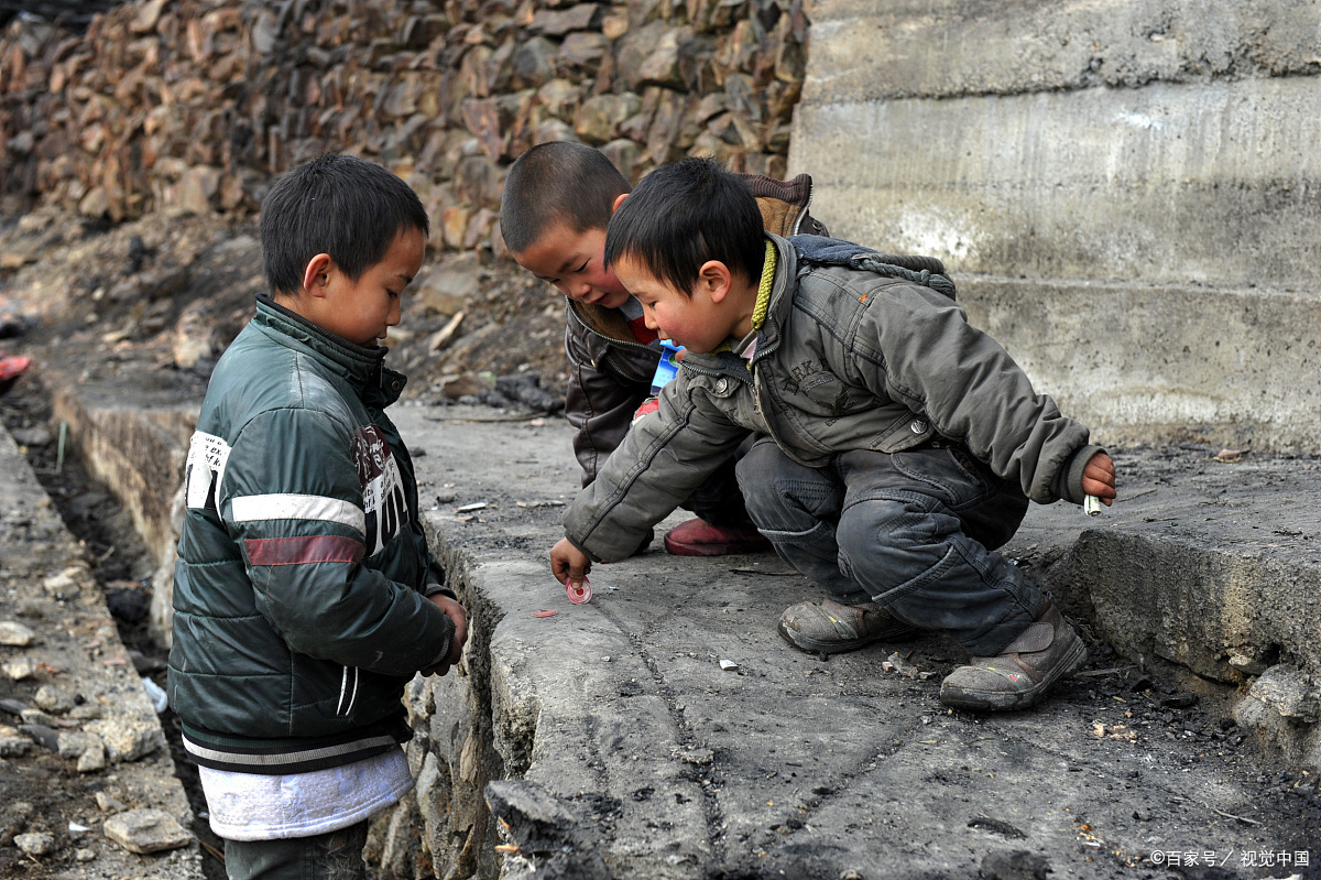 小孩过家家的怀旧图片图片