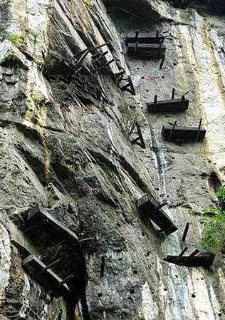 悬棺葬之谜:中国古代悬棺葬是如何做到的?