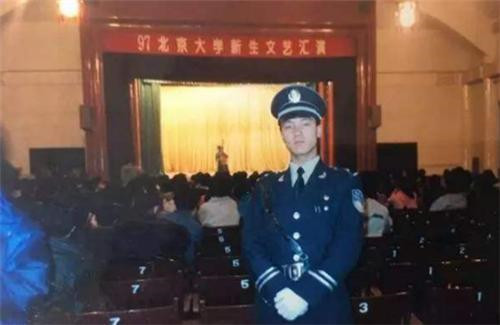 当年火遍中国,靠自学考入北大的保安张俊成,如今过得怎样?