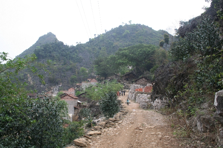 广西百色:搬出大山,贫困户过上多彩新生活