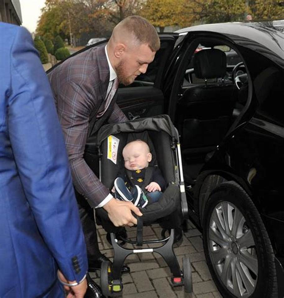 ufc嘴炮频繁晒训练照预示回归?1家3代练拳,为儿子买迷你奔驰