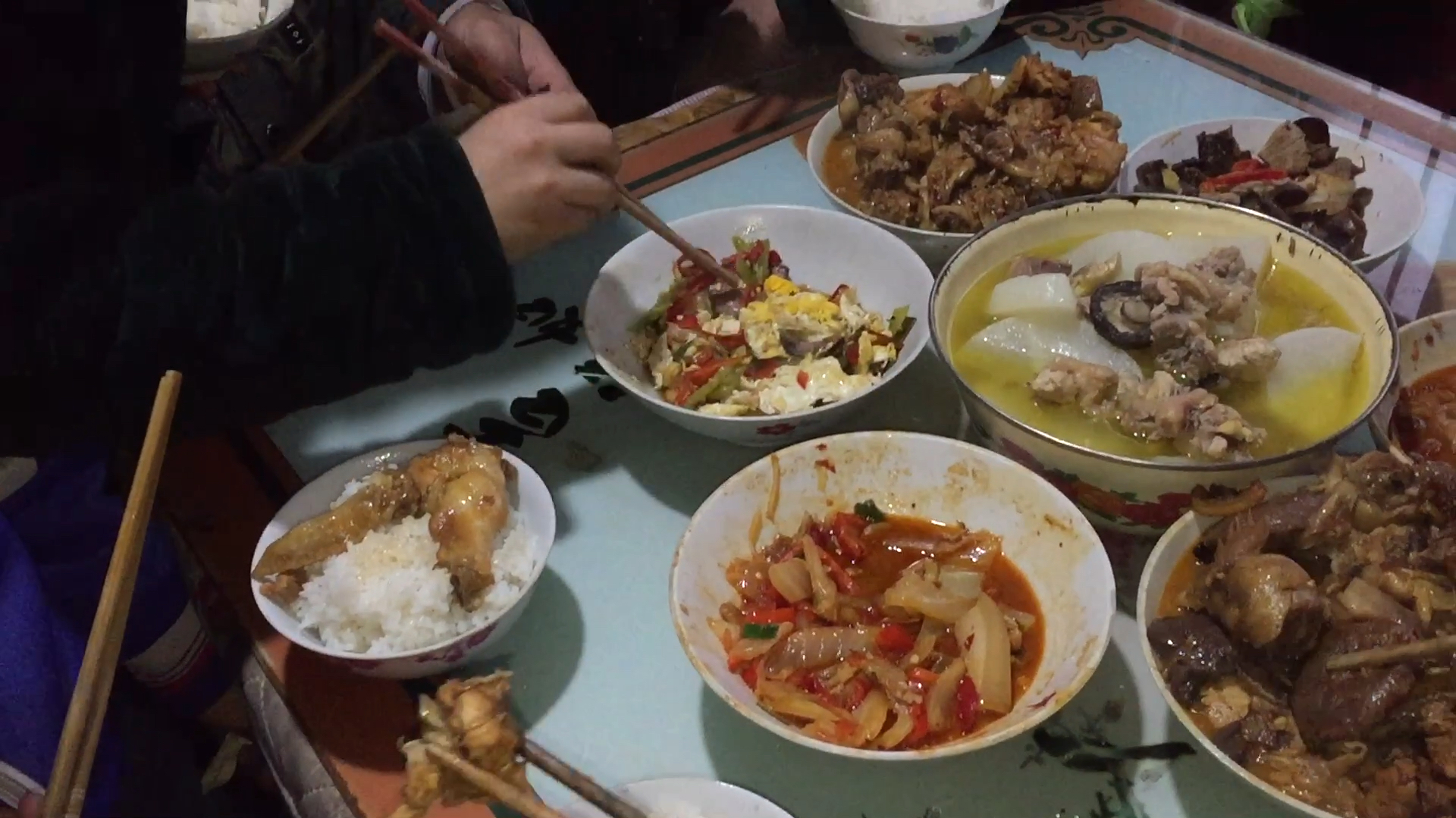 今次木薯籺炒鸡肉,湖南新化人菜式,连鸡头鸡屁股都吃完