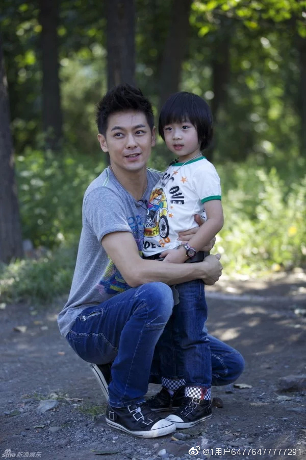 你要天天向你爸爸妈妈问好哦!看你小时候吃饭的样子好可爱, 祝你和